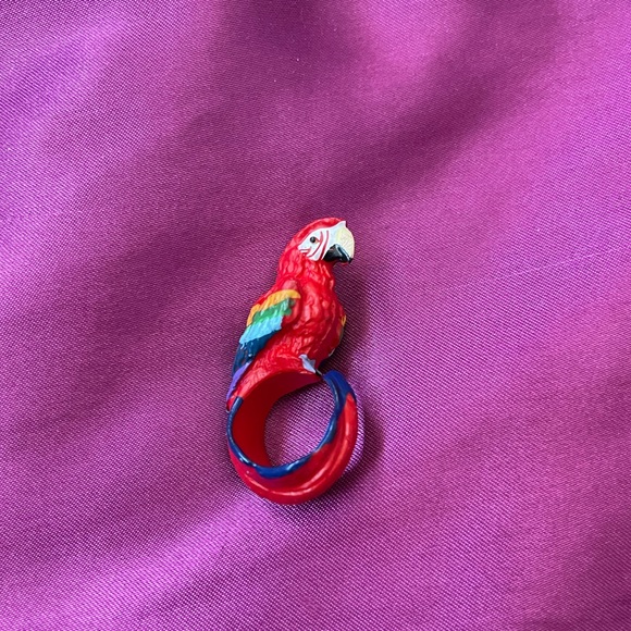 Unique parrot 🦜 wooden ring, hand carved and hand painted. Size 7 - Picture 6 of 6